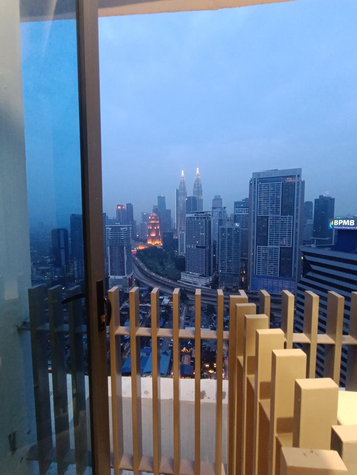 Cl 27A Insta Klcc View & Infinity Pool View Appartement Kuala Lumpur Buitenkant foto