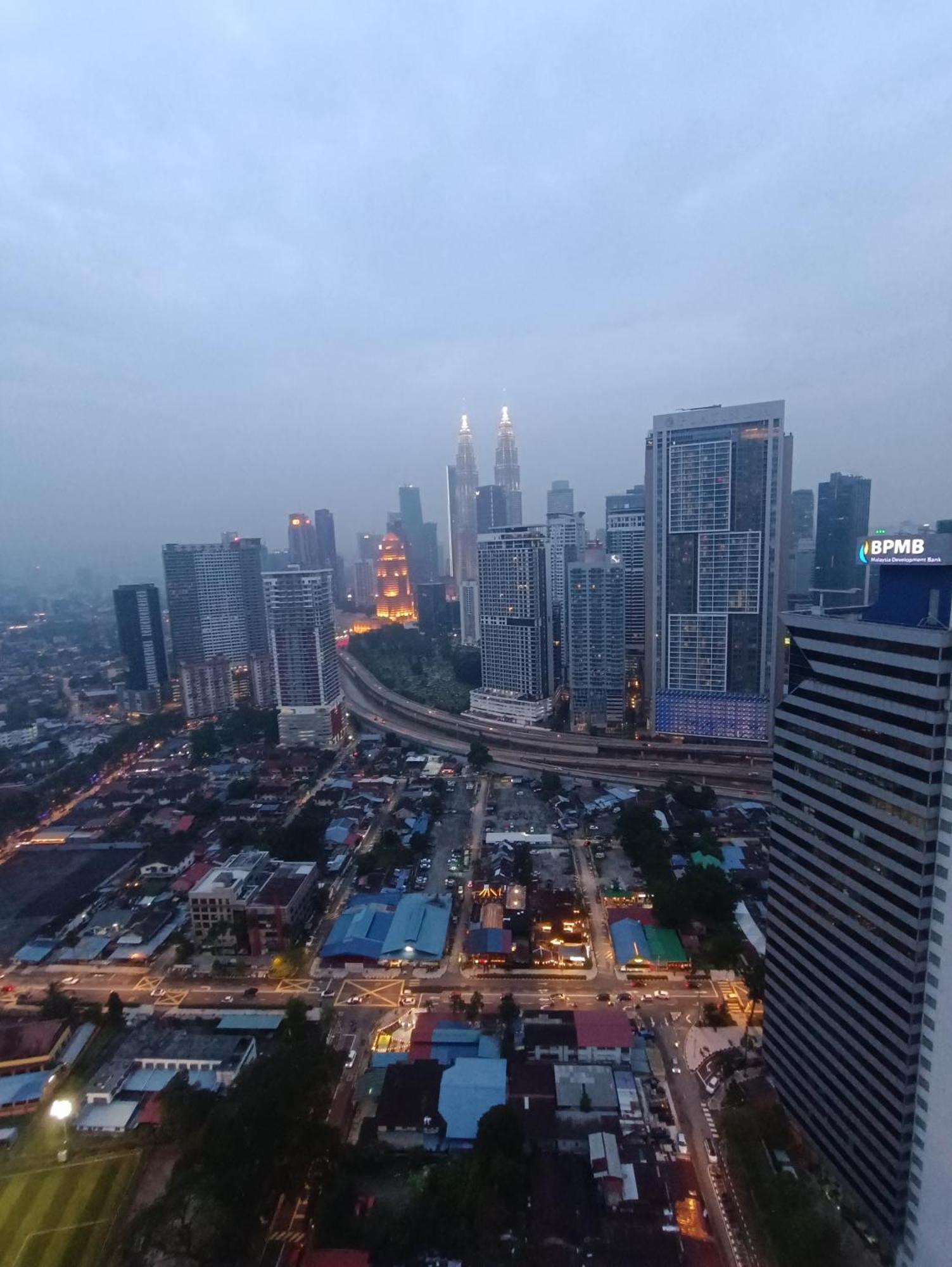 Cl 27A Insta Klcc View & Infinity Pool View Appartement Kuala Lumpur Buitenkant foto